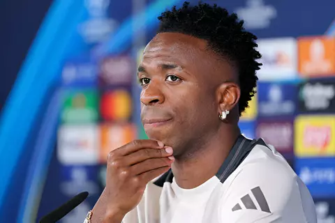  لم يستغل كأس العالم حتى الآن.. كيف يعاني فينيسيوس في عام 2025؟